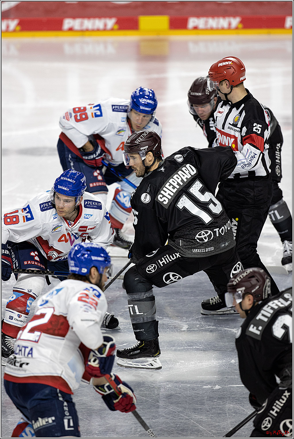 PENNY DEL;  Koelner Haie - Adler Mannheim; Koeln, 08.04.2021